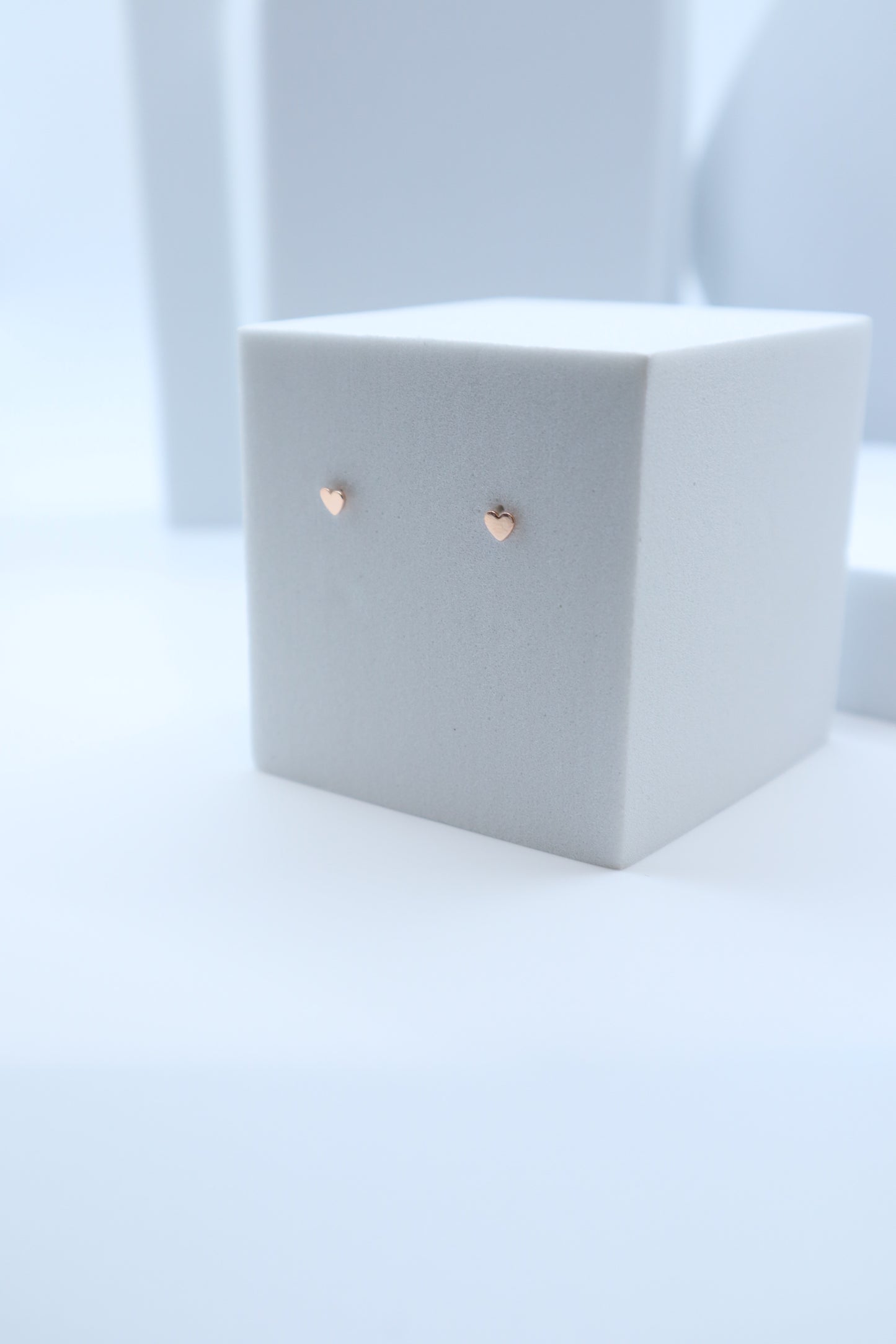 Mini Heart Stud Earring (Jang Wonyoung's Pick)