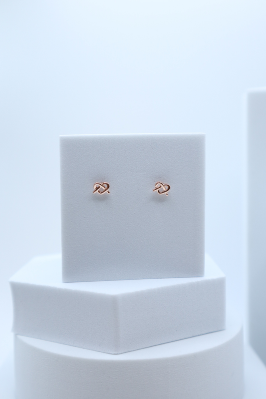 Mini Pretzel Stud Earring (IU's Pick)