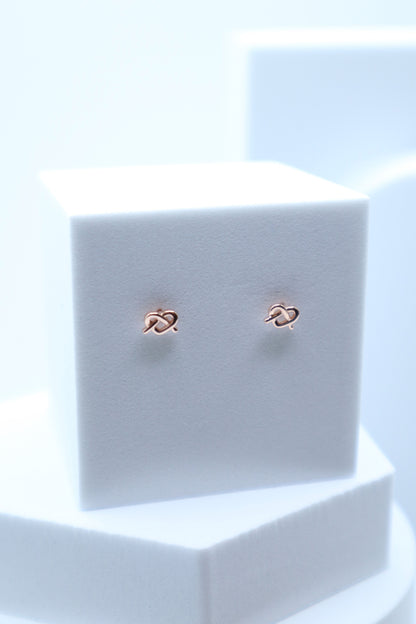 Mini Pretzel Stud Earring (IU's Pick)