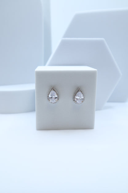 Lumière Teardrop Spark Earring (Lisa's Pick)