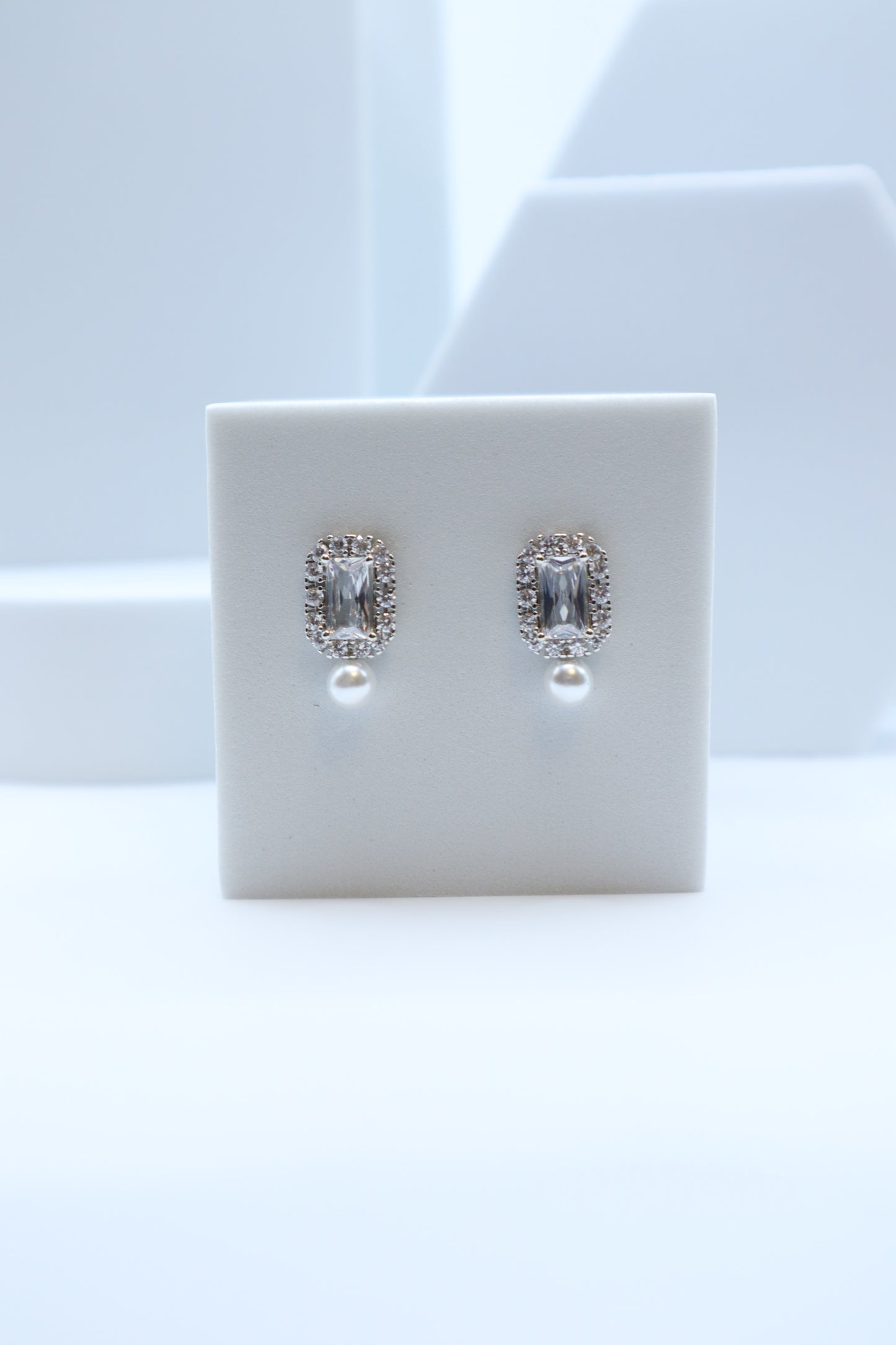 Château Pearl Radiance Earring (Jisoo's Pick)