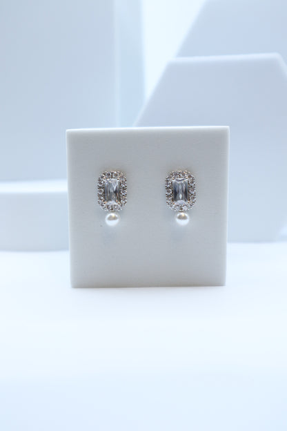 Château Pearl Radiance Earring (Jisoo's Pick)