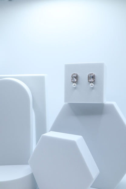 Château Pearl Radiance Earring (Jisoo's Pick)