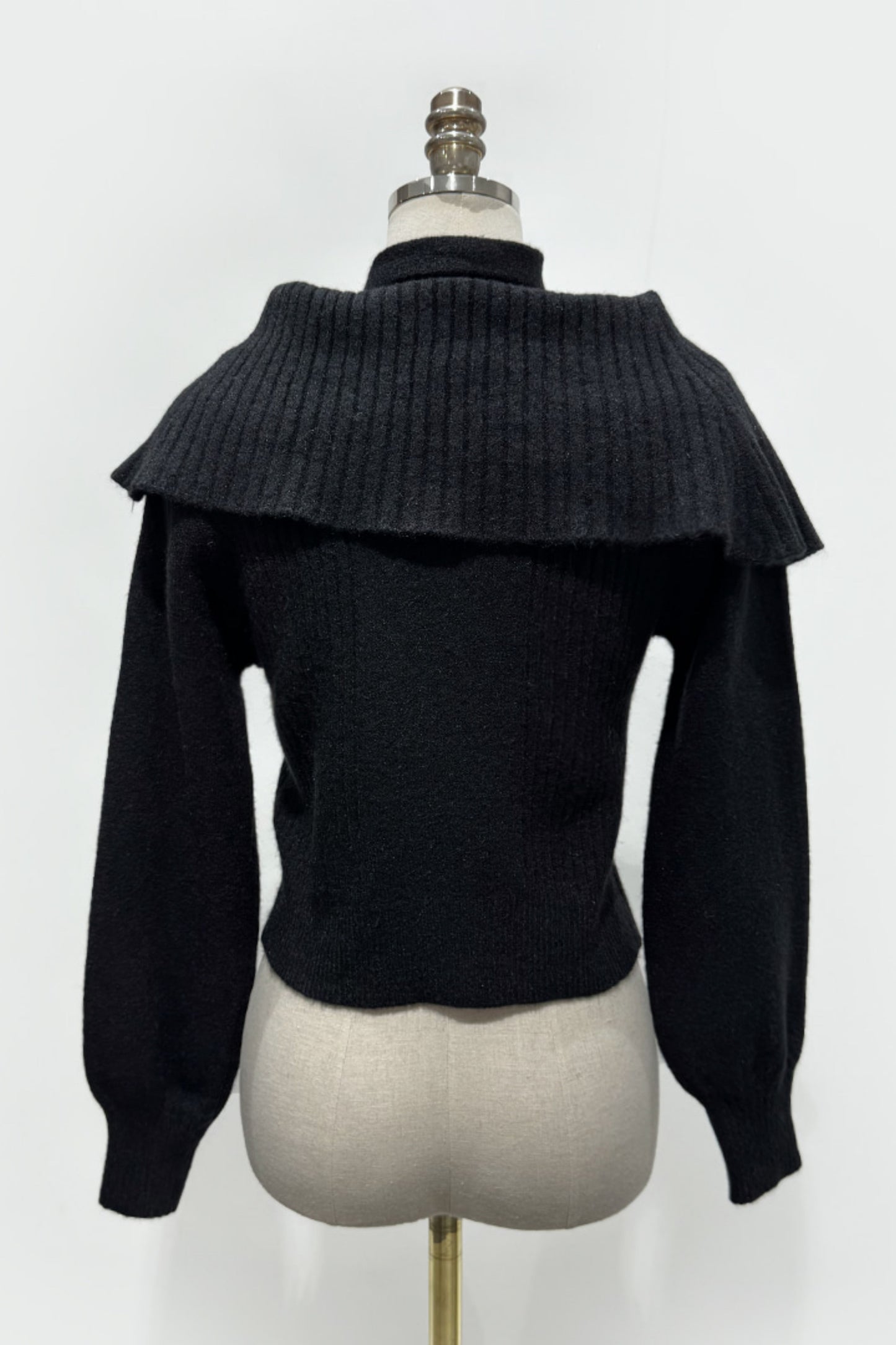 Collar Accent Button Knit Scarf Set