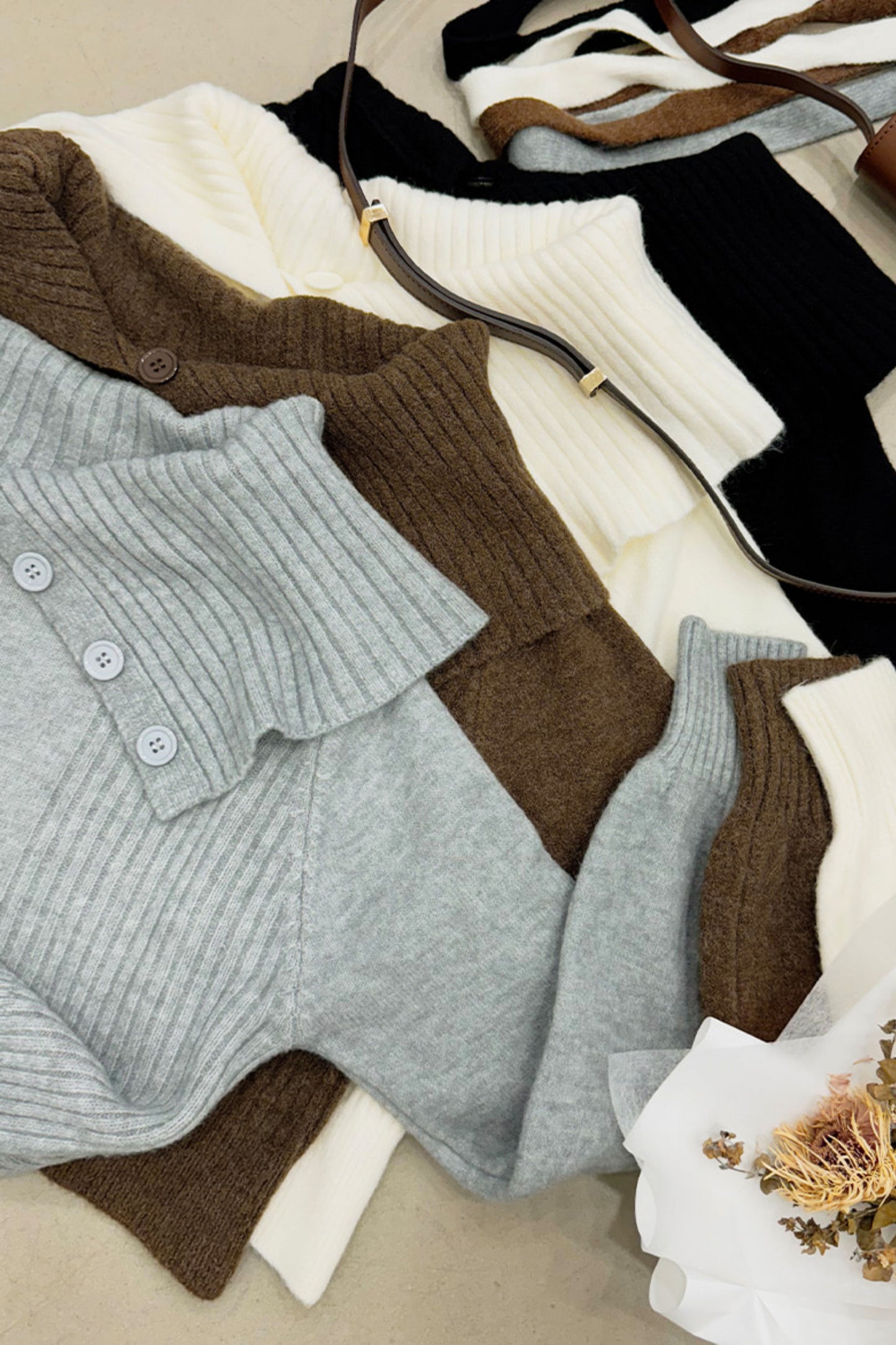 Collar Accent Button Knit Scarf Set