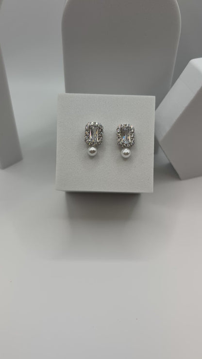 Château Pearl Radiance Earring (Jisoo's Pick)