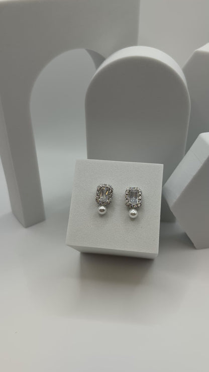 Château Pearl Radiance Earring (Jisoo's Pick)